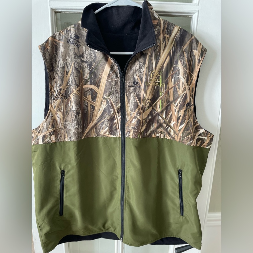 Men's Olive/Camo/Black Reversible Vest - Outdoor Zip Front